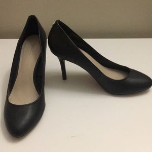Express Black Pumps